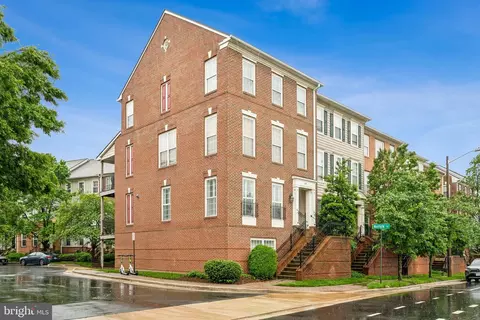 1617 Potomac Greens Dr #A, Alexandria, VA 22314