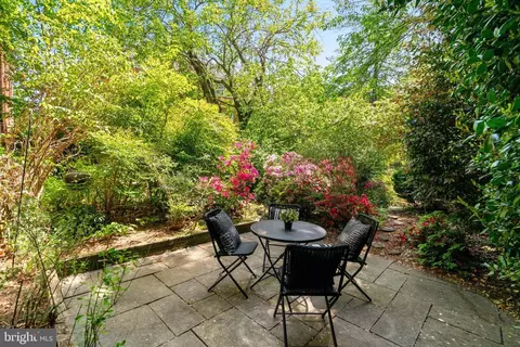 3736 Gunston Rd, Alexandria, VA 22302
