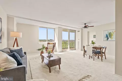 501 Slaters Ln #1016, Alexandria, VA 22314