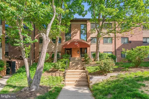 3330 S 28th St #203, Alexandria, VA 22302