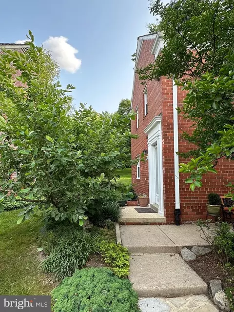 3300 Valley Dr, Alexandria, VA 22302