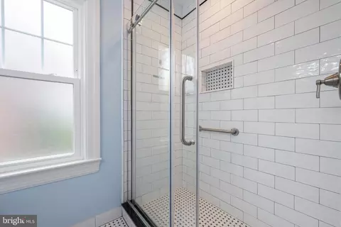 Bath - 320 E Monroe Ave, Alexandria, VA 22301 photo 2 of 5