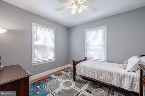 Bedroom - 320 E Monroe Ave, Alexandria, VA 22301 photo 4 of 9