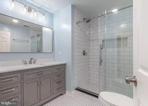 Bath - 320 E Monroe Ave, Alexandria, VA 22301 photo 5 of 5