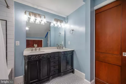 Bath - 320 E Monroe Ave, Alexandria, VA 22301 photo 4 of 5