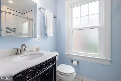 Bath - 320 E Monroe Ave, Alexandria, VA 22301 photo 1 of 5