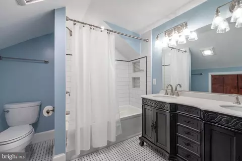 Bath - 320 E Monroe Ave, Alexandria, VA 22301 photo 3 of 5