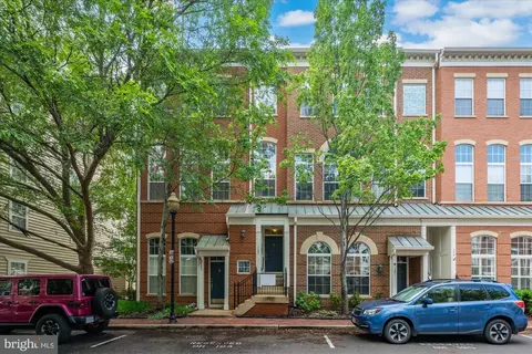 183 Martin Ln, Alexandria, VA 22304