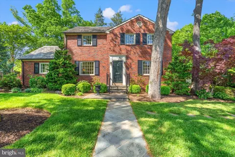 821 Chalfonte Dr, Alexandria, VA 22305