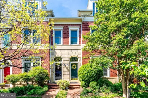 905 Bernard St, Alexandria, VA 22314