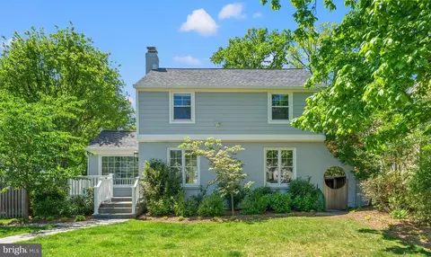 808 Grand View Dr, Alexandria, VA 22305