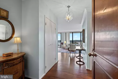 400 Madison St #802, Alexandria, VA 22314