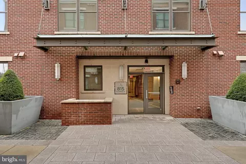815 N Patrick St #106, Alexandria, VA 22314