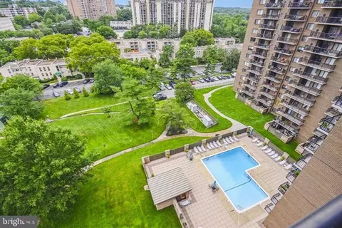 200 N Pickett St #807, Alexandria, VA 22304