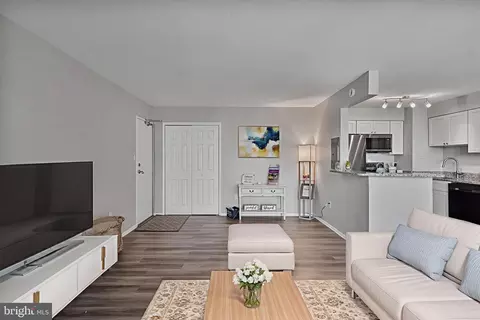 16 S Van Dorn St #406, Alexandria, VA 22304