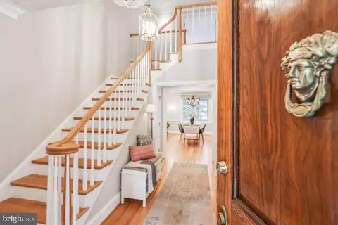 2929 Eddington Ter, Alexandria, VA 22302