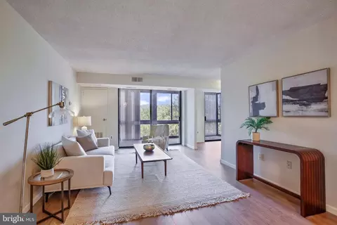 5300 Holmes Run Pkwy #407, Alexandria, VA 22304