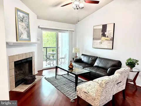 3303 Wyndham Cir #348, Alexandria, VA 22302