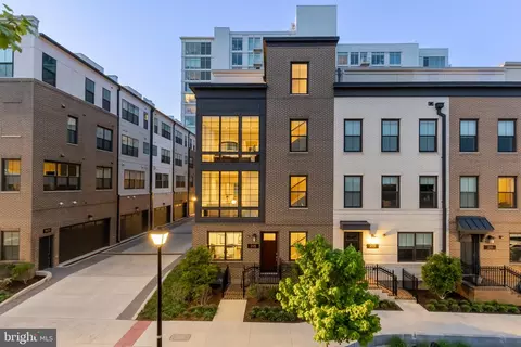 215 Montgomery St, Alexandria, VA 22314