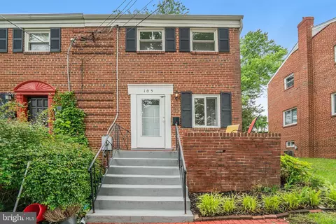 105 S Iris St, Alexandria, VA 22304