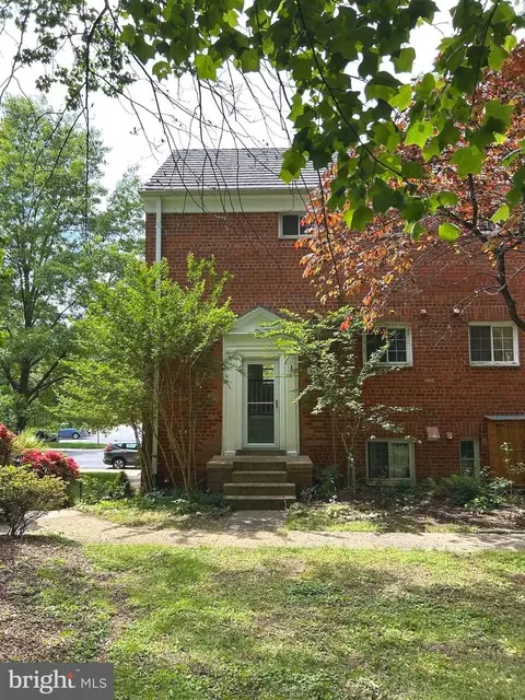 3327 Valley Dr #702, Alexandria, VA 22302
