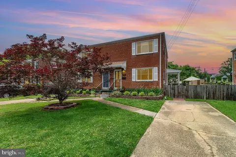 608 N Pelham St N, Alexandria, VA 22304