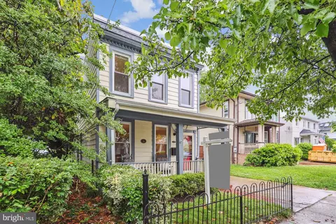 104 E Oxford Ave, Alexandria, VA 22301