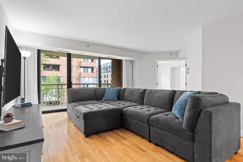 1200 Braddock Pl #411, Alexandria, VA 22314