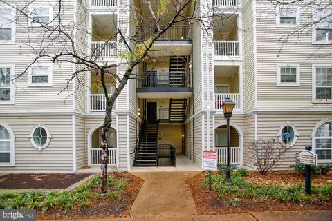 4551 Strutfield Ln #4132, Alexandria, VA 22311