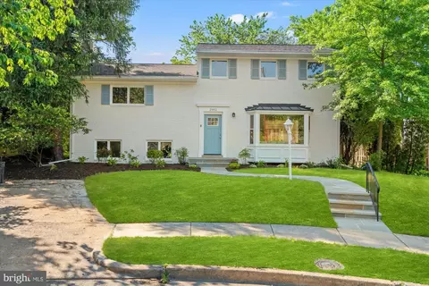 2902 Mayer Pl, Alexandria, VA 22302