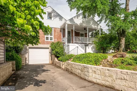 1113 Cross Dr, Alexandria, VA 22302