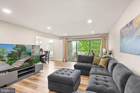 7 Canterbury Sq #401, Alexandria, VA 22304