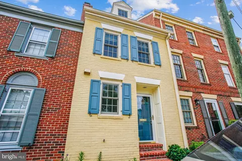 802 Bashford Ln, Alexandria, VA 22314
