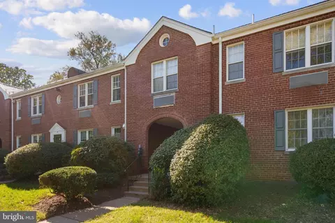 20 Auburn Ct #B, Alexandria, VA 22305