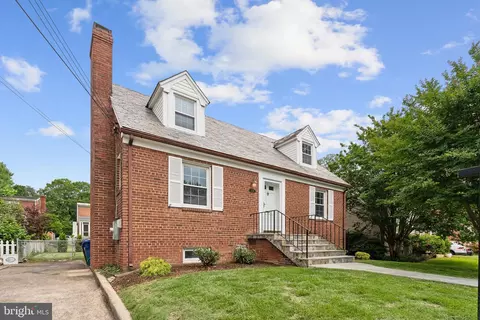 1725 Oakcrest Dr, Alexandria, VA 22302
