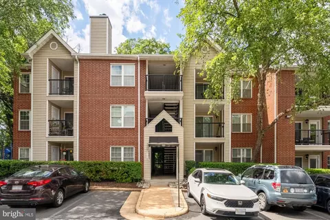 3303 Wyndham Cir #347, Alexandria, VA 22302