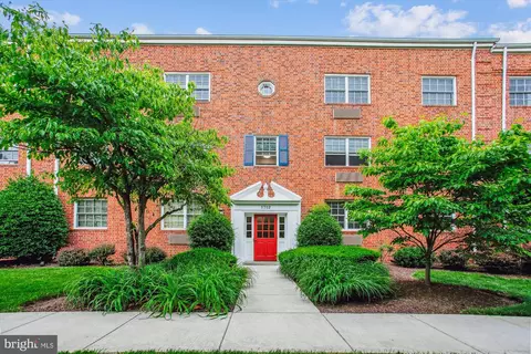 1712 W Abingdon Dr #102, Alexandria, VA 22314