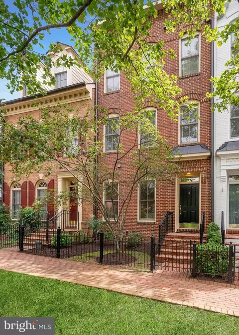 418 Cook St, Alexandria, VA 22314