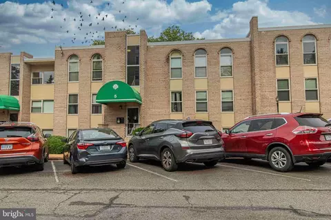 5 Canterbury Sq #201, Alexandria, VA 22304