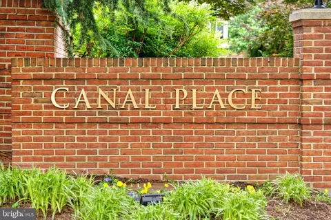 1107 N Pitt St #1B, Alexandria, VA 22314