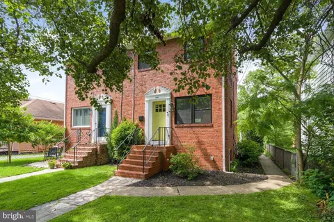 16 Monroe Ave #A, Alexandria, VA 22301