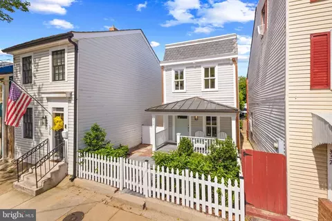 330 N Patrick St, Alexandria, VA 22314