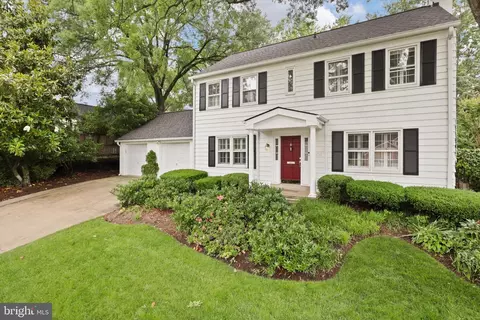 2905 Dartmouth Rd, Alexandria, VA 22314
