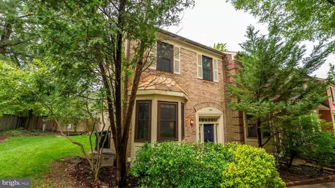 5442 Barrister Pl, Alexandria, VA 22304