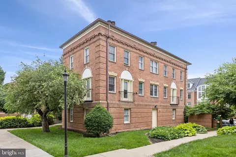 1119 N Pitt St #2C, Alexandria, VA 22314