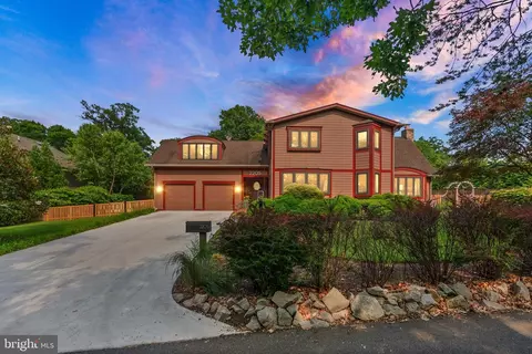 2205 Ivor Ln, Alexandria, VA 22304