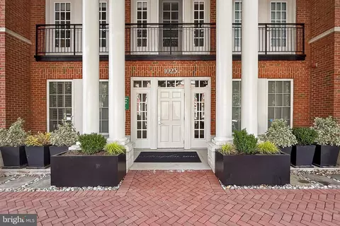 1023 N Royal St #215, Alexandria, VA 22314