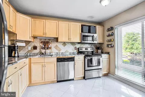 128 Roberts Ln #100, Alexandria, VA 22314