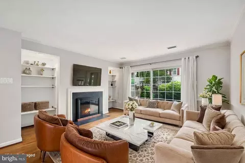 416 W Glebe Rd, Alexandria, VA 22305
