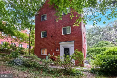 3501 Martha Custis Dr, Alexandria, VA 22302